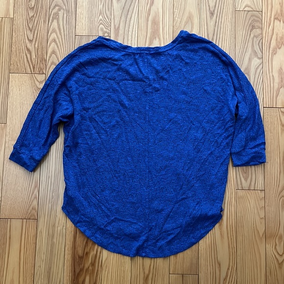 Light 3/4 Sleeve Graphic Print Sweater - Picture 2 of 4